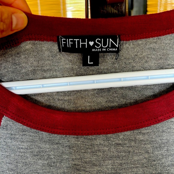 FIFTH SUN statement long sleeve tees size LARGE COLOR grey&maroon C$8 - Picture 3 of 5
